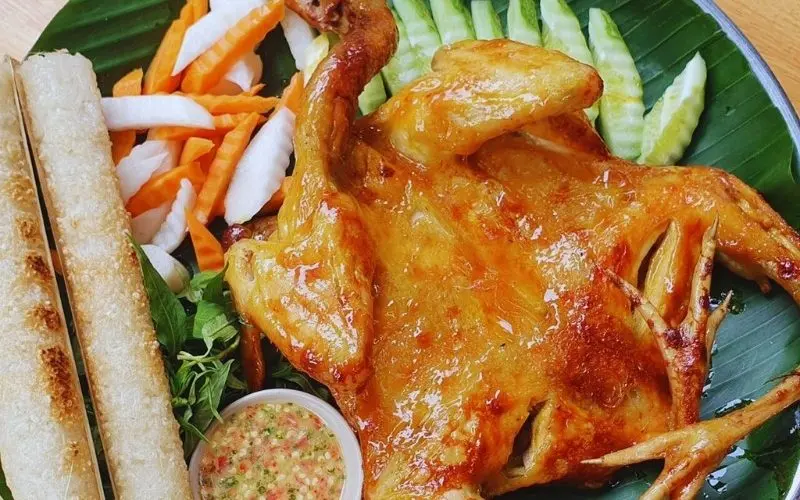 Gà nướng cơm lam - Lẩu gà lá é Tư Béo