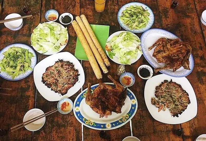 Gà nướng cơm lam Tam Nguyên Ayun