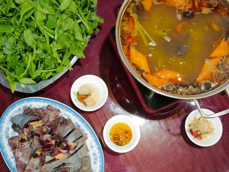 Lẩu gà đen