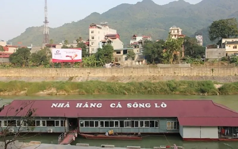 Nhà hàng Sông Núi