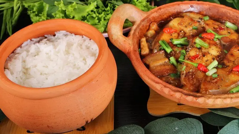 Quán cơm niêu Hoàng Anh