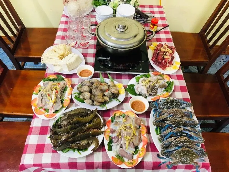 Tiệm cơm số 8