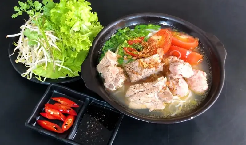 Phở Gà & Bún Sườn Chua