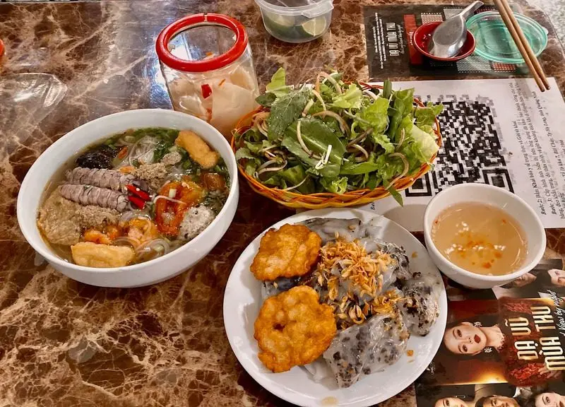 Ăn sáng cô Tuyết
