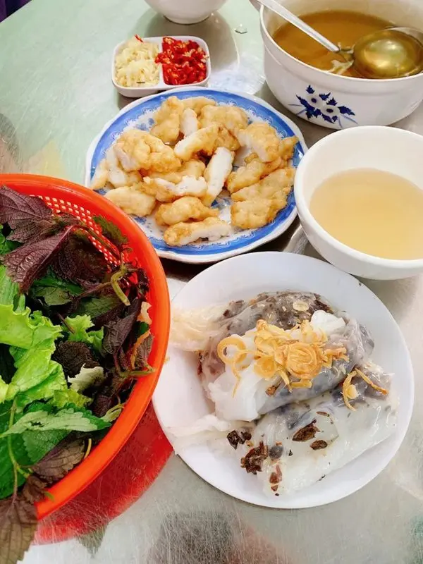 Quán bánh cuốn Bà Ngân