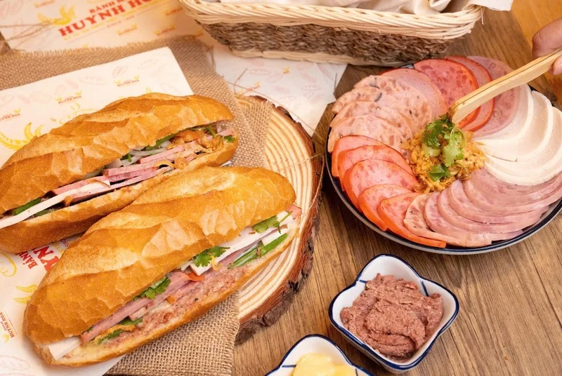 Bánh mì Huynh Hoa