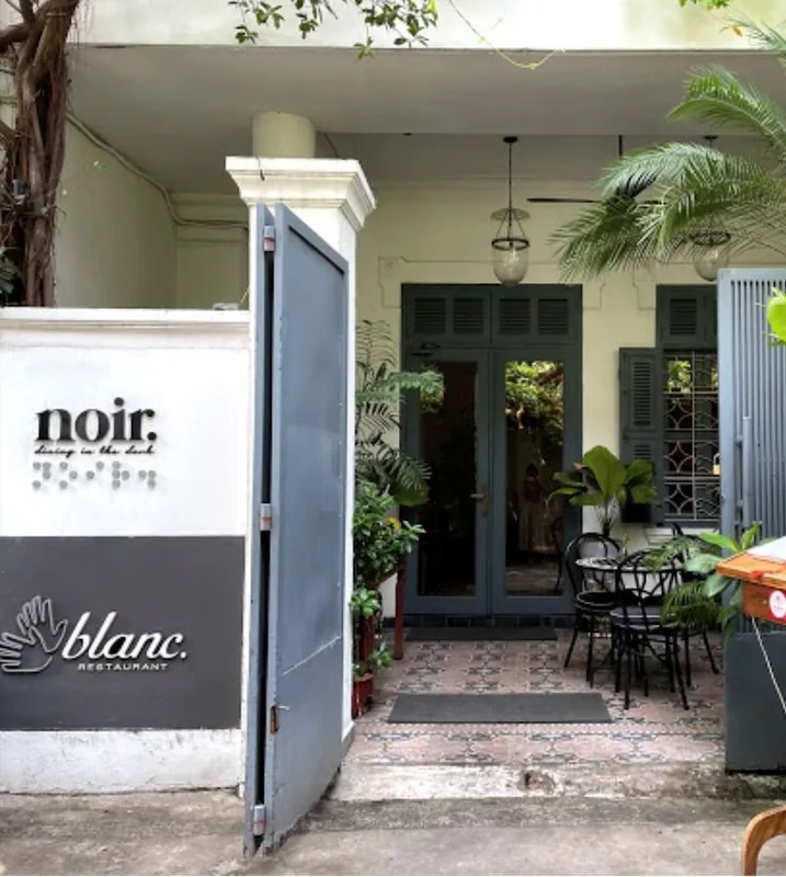 NOIR . Dining in the Dark Saigon
