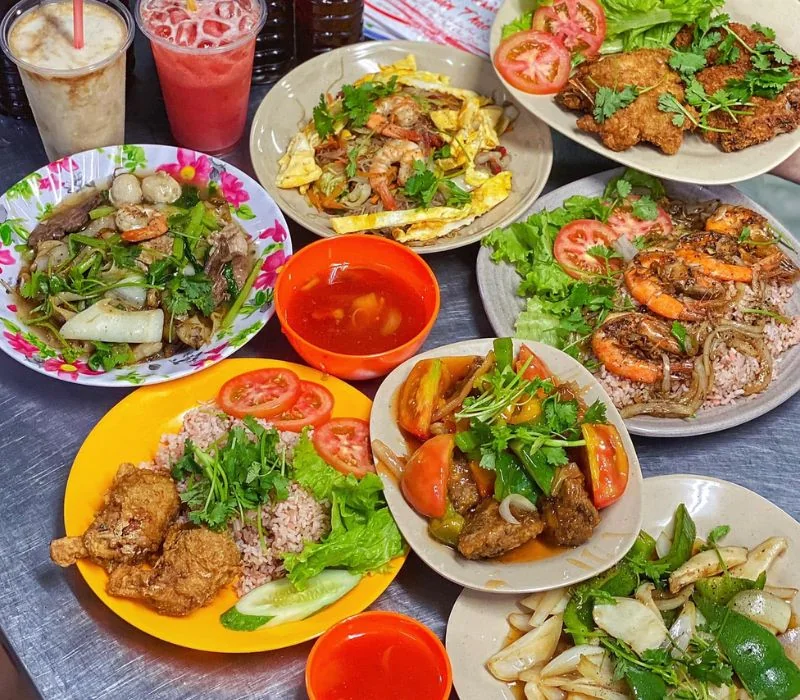 Quán cơm chiên gà xối mỡ Thanh