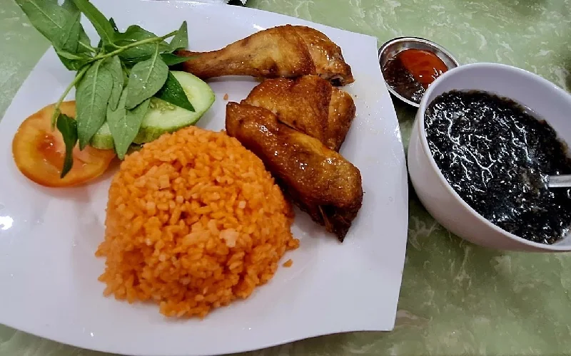 Cơm gà xối mỡ Su Su