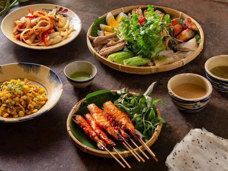 Cơm Nhà Tú