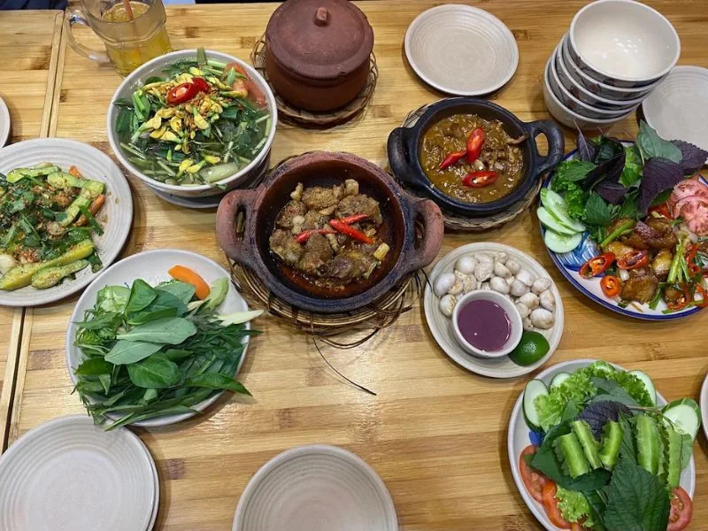Cơm Niêu Bình Dân - Nguyễn Duy Dương