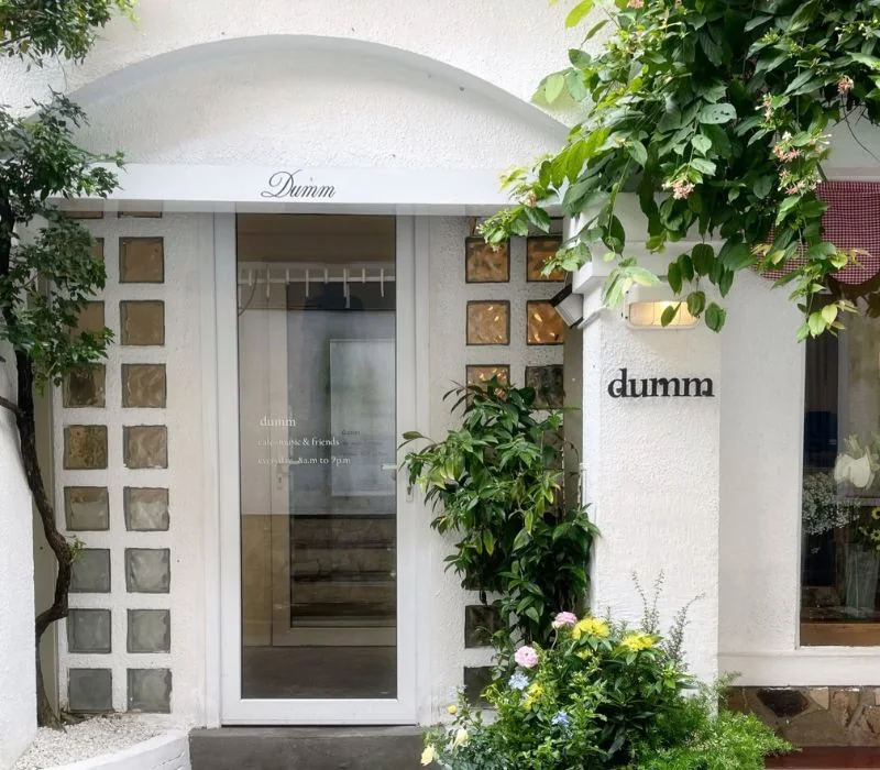 Dumm Cafe
