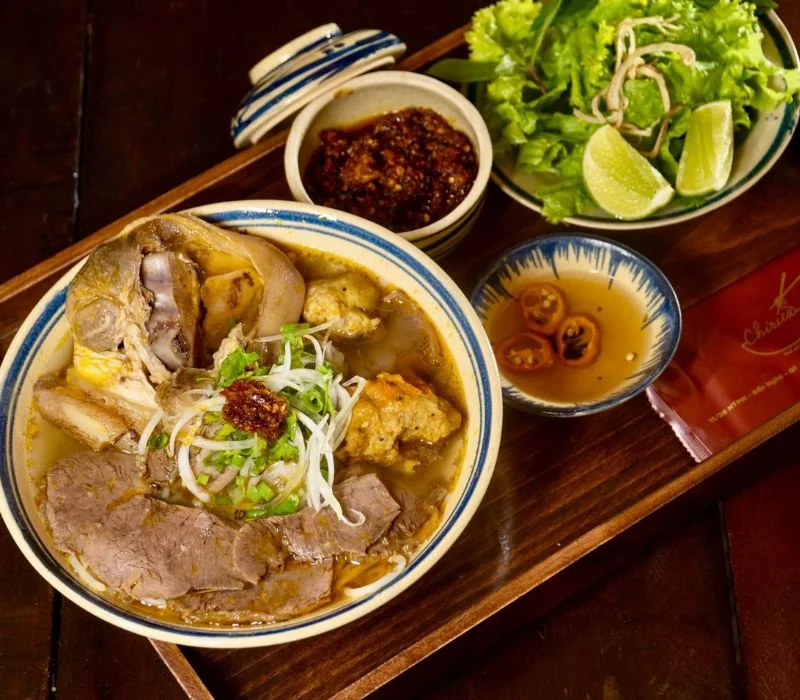 Chi Rứa Quán