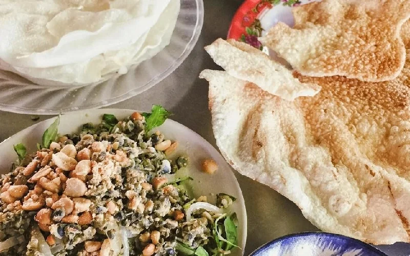 Bánh đập hến xào Bà Già