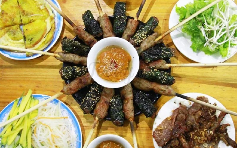 Bánh xèo, thịt nướng, nem lụi Bà 9