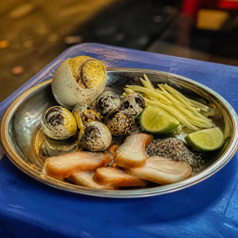 Hột vịt lộn Cô Chín
