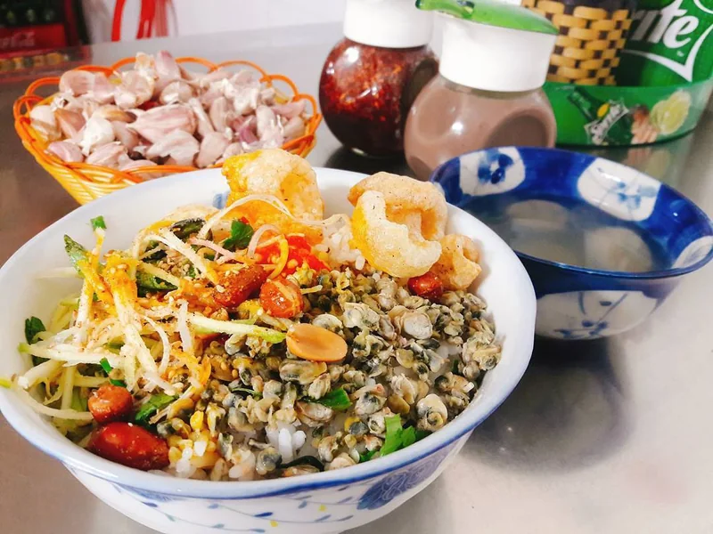 Cơm hến Hoa Đông