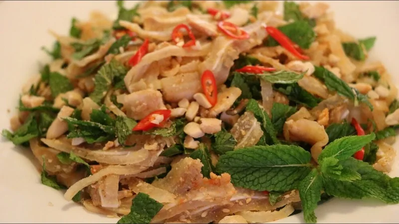 Tré trộn nem chả