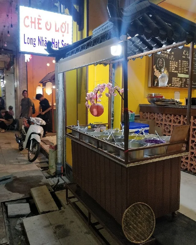 Quán chè ông Lạc
