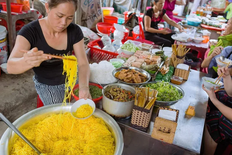 Khu ẩm thực chợ Tây Lộc