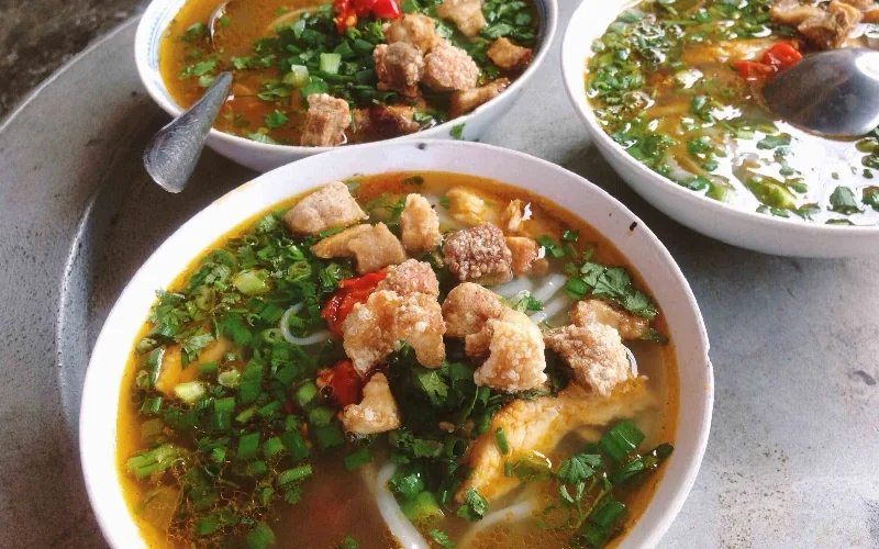 Bình - Bánh canh cá lóc Huế