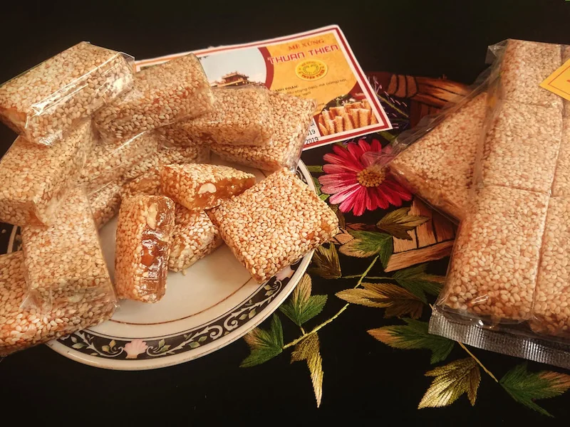 Kẹo mè xửng Huế