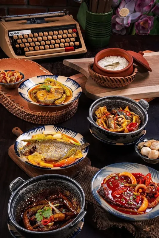 Cơm Niêu Huế