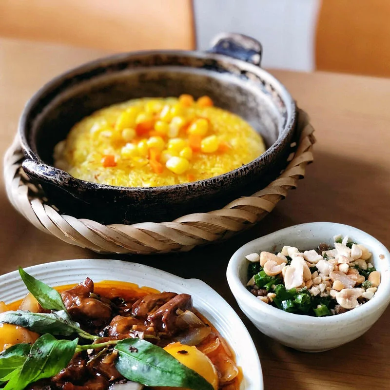 Cơm niêu Lửa Việt