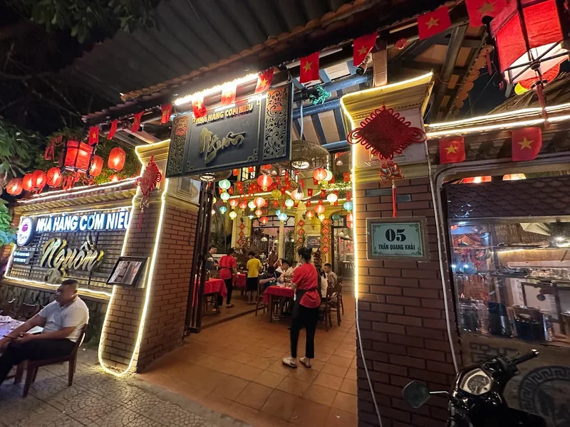 Nhà hàng Cơm niêu NGUỒN