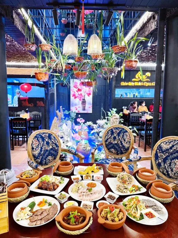 Nhà Hàng Cơm Sen