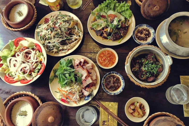 Quán cơm niêu Chạn