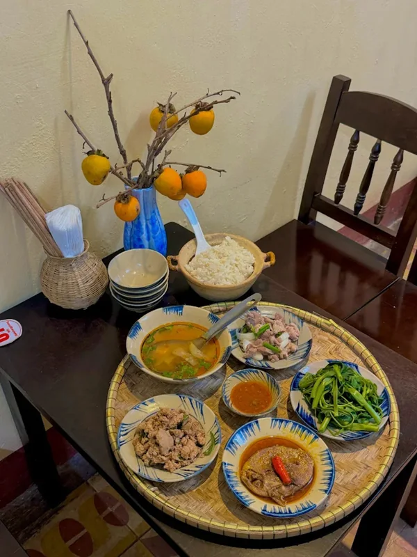 Tiệm cơm Hồi Nớ
