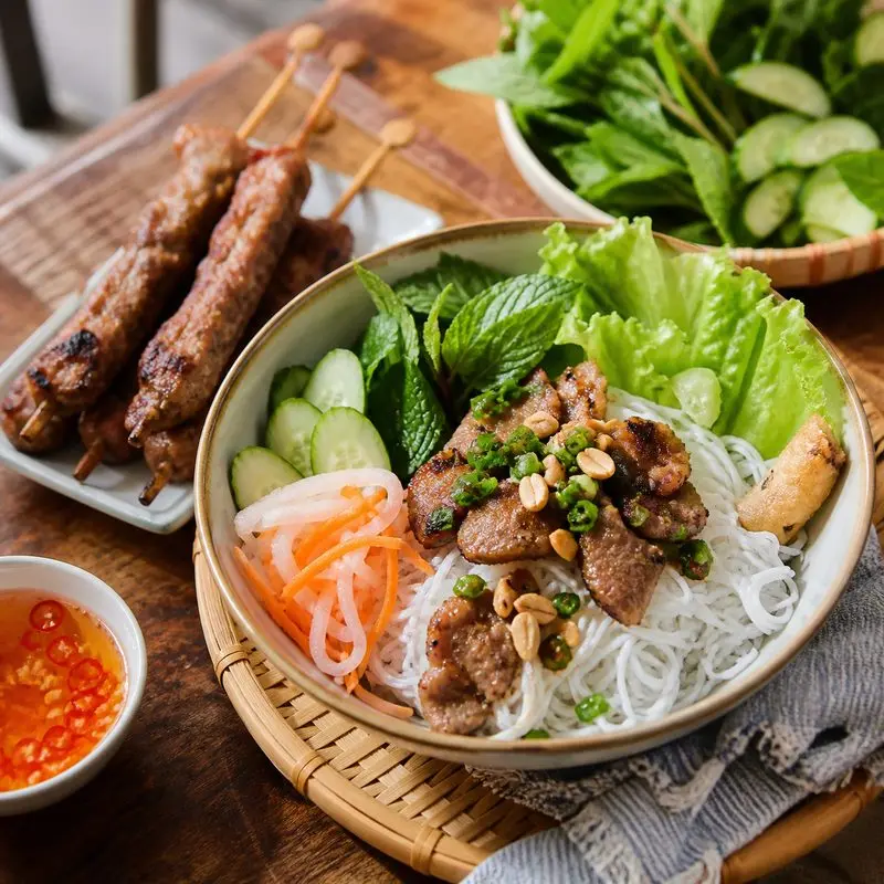 Bún thịt nướng bà Tý và hương vị bình dị giữa lòng Huế