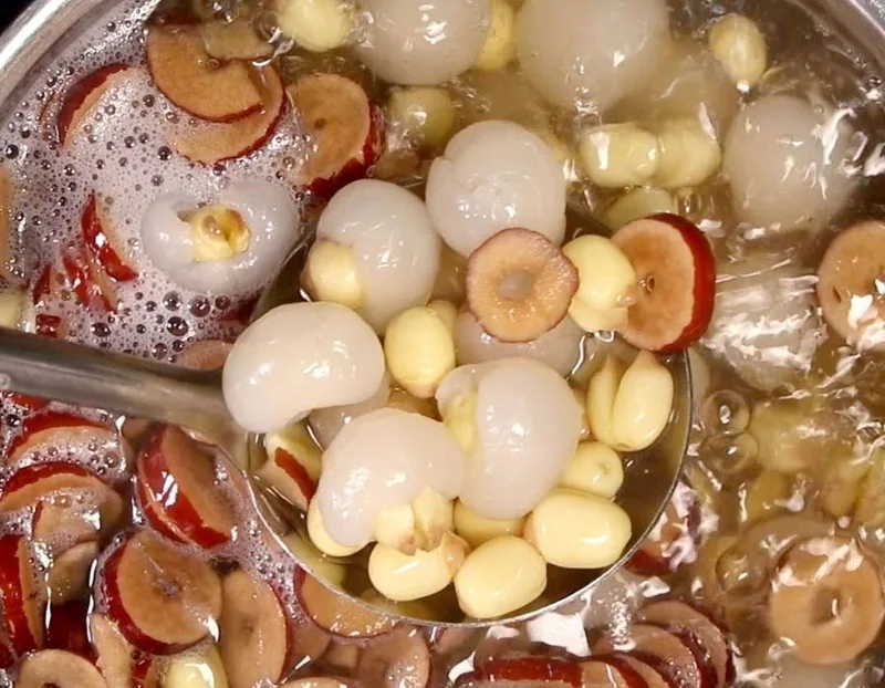Chè hạt sen long nhãn