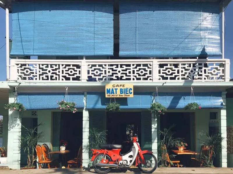 Tiệm cà phê Mắt Biếc