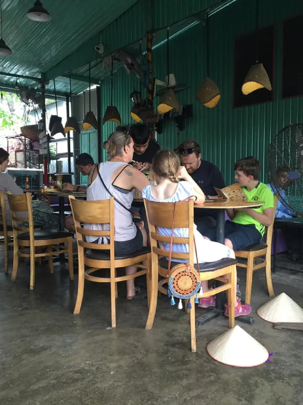 Gác Măng Rê Café