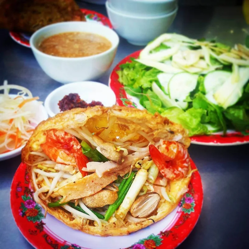 Bánh khoái và bún thịt nướng