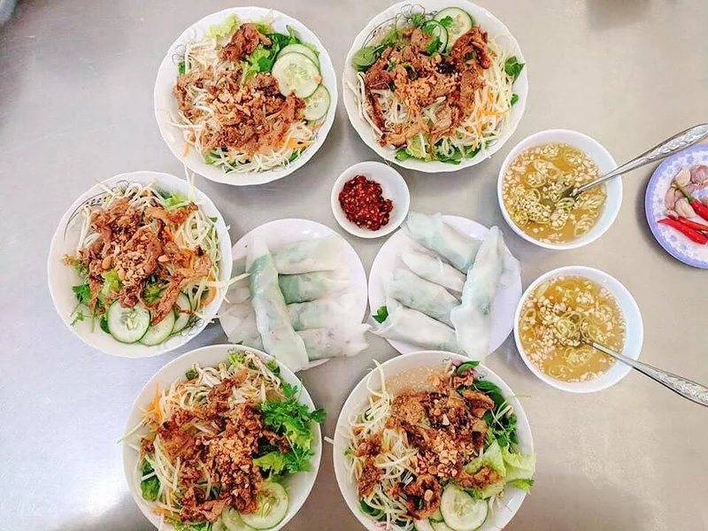 Bánh ướt thịt nướng Huyền Anh
