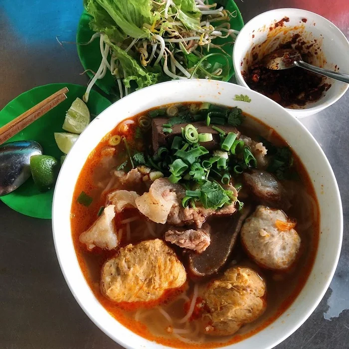 Bún bò Bà Tuyết