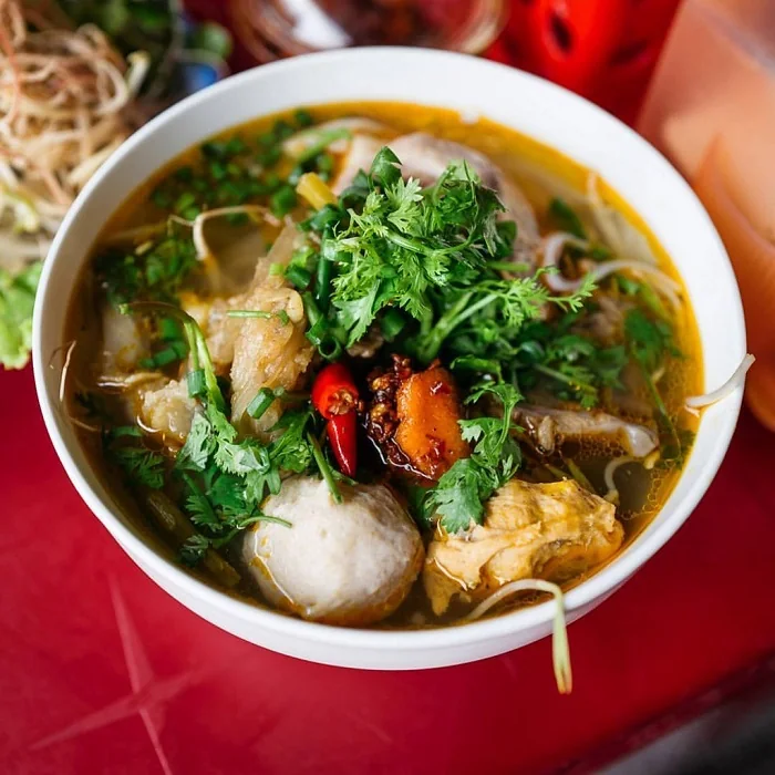 Bún bò ông Vọng - o Phụng