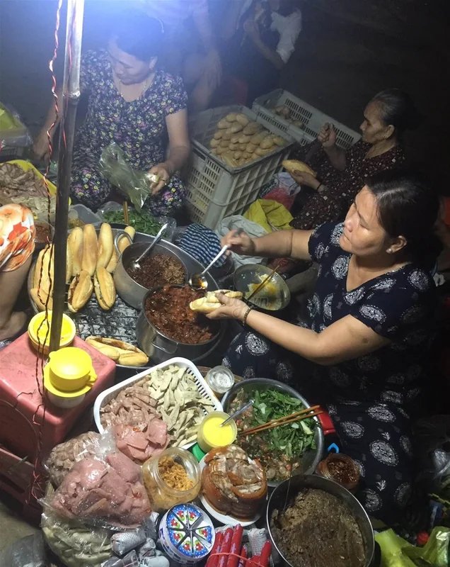 Bánh mì Tràng Tiền Huế