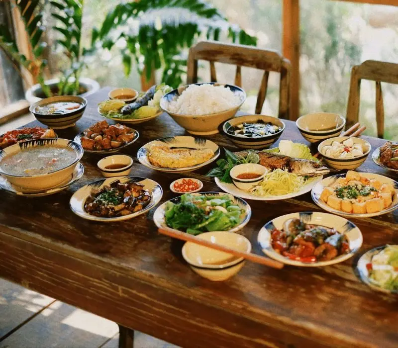 Bữa tối beef steak giữa rừng thông