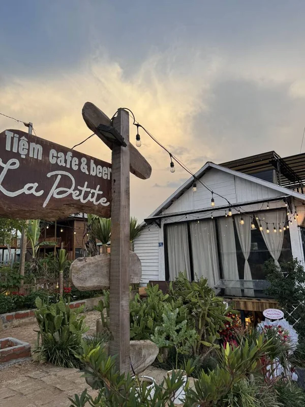 La Petite Măng Đen - Tiệm Cafe & Beer