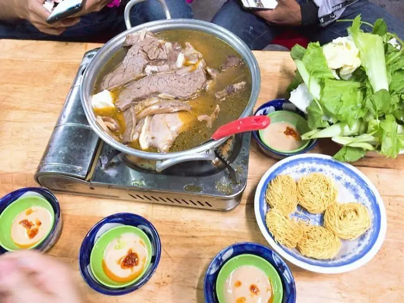 Lẩu bò Quán Gỗ
