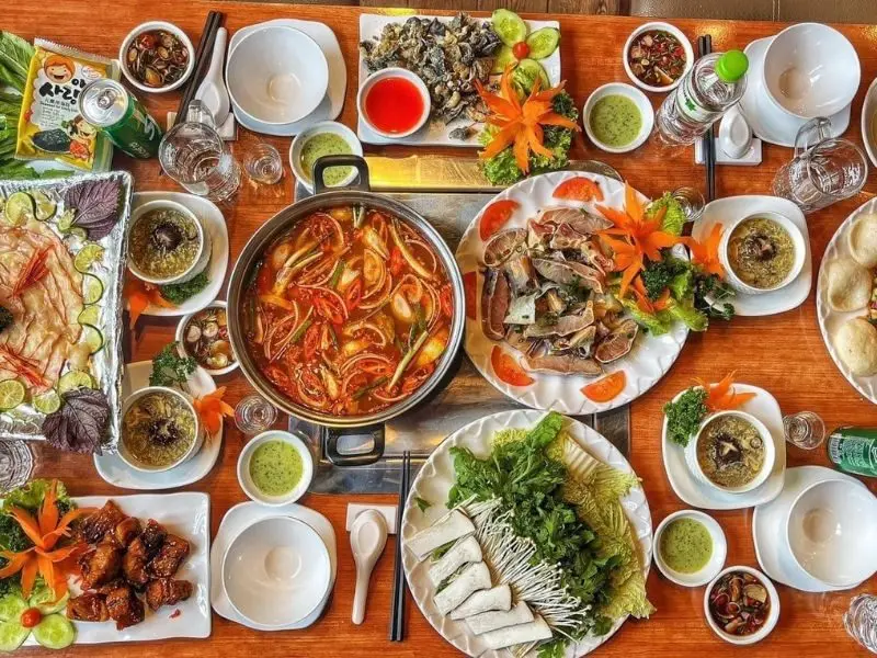 Lẩu cá tầm Hoàng Gia