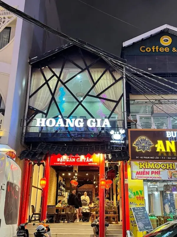 Lẩu cá tầm Hoàng Gia