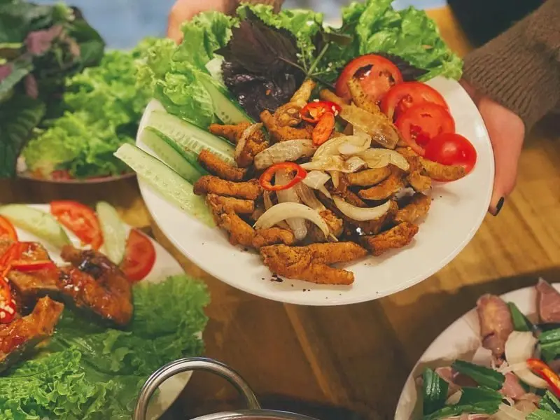 Lẩu cá tầm Ngư Sơn