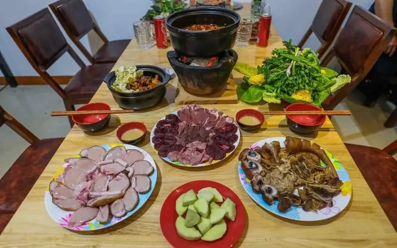 Lẩu dê tay cầm Ngân
