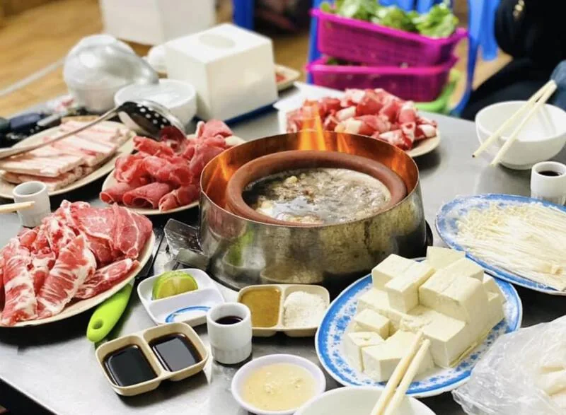 Lẩu đuôi bò Hạnh Nổ
