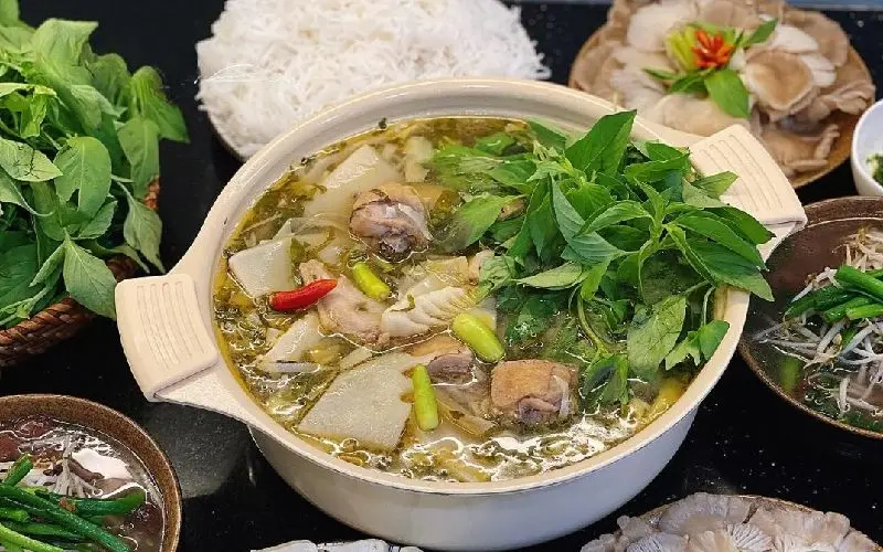 Lẩu gà lá é